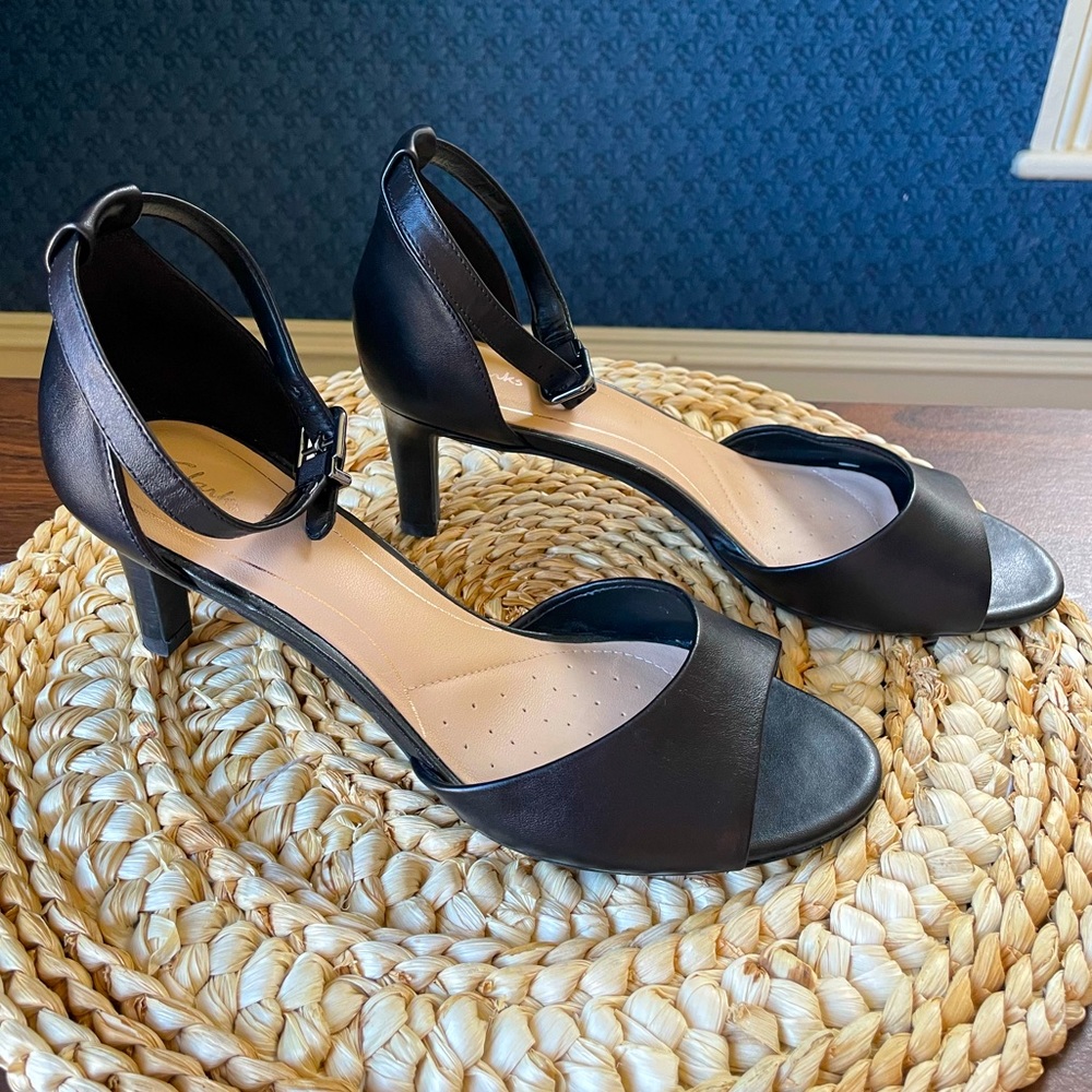 Clark’s “Laureti Grace” Shoe with Ankle Strap Size 7.5 10/10